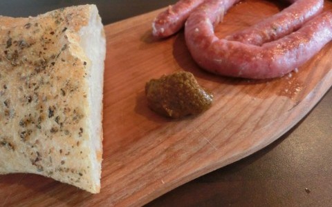 Chili-Ingwer-Senf mit italienischer Bratwurst